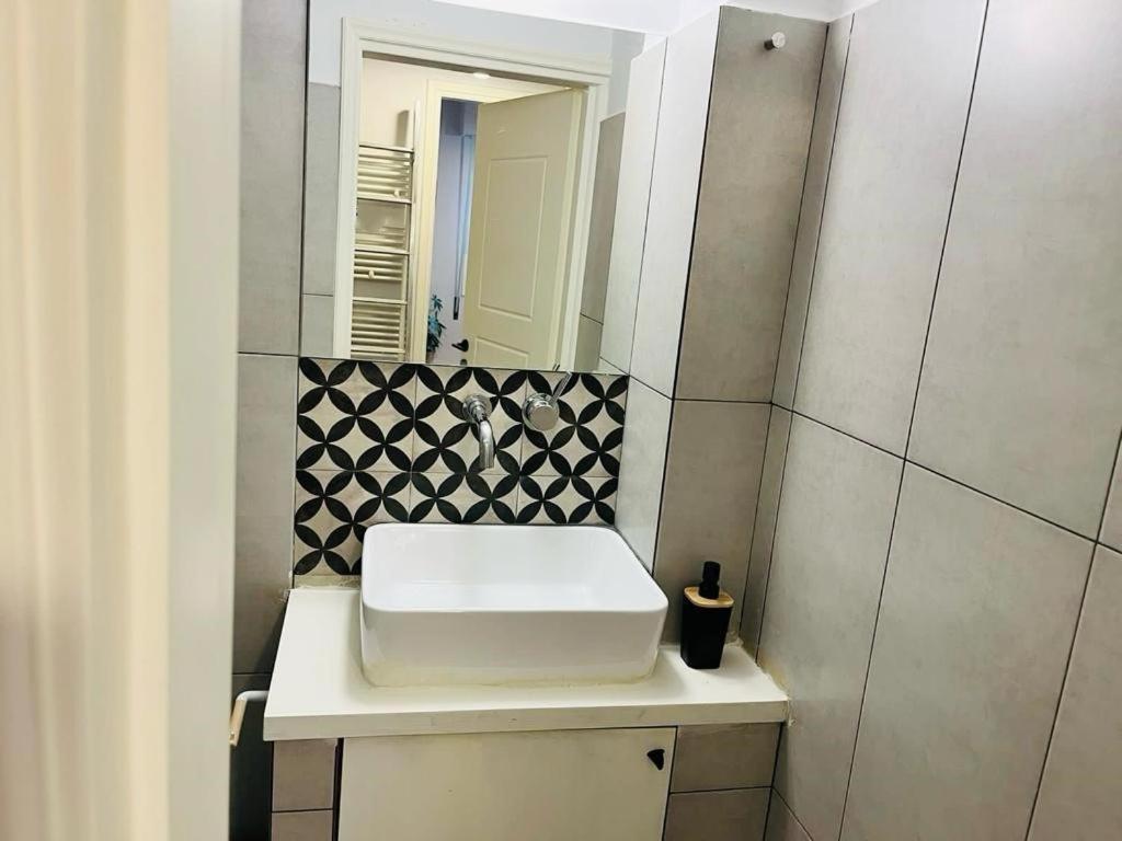 Exarcheia Urban Studio Apartment Athens Exterior photo